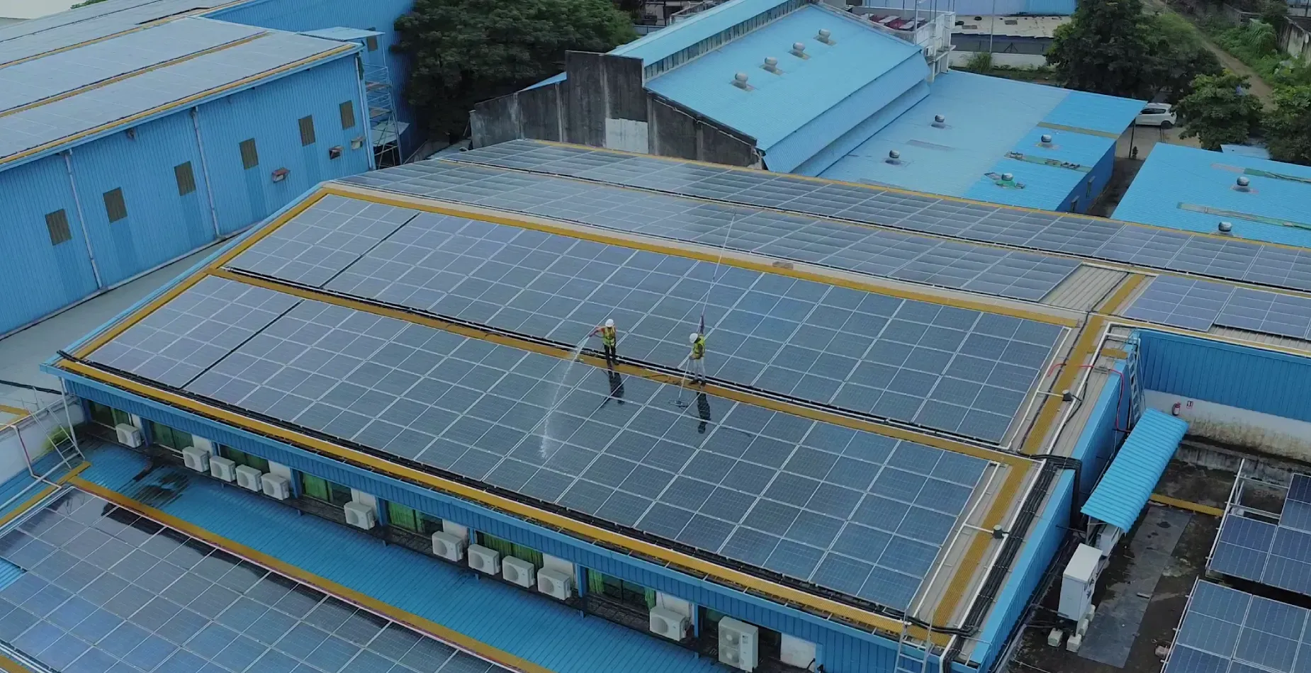 Kalpa Power O&M technicians cleaning a large rooftop solar array